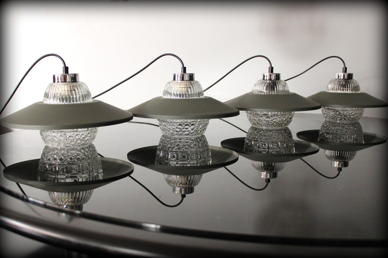 Set van vier vintage rustieke hanglampen glas & Nato groene kappen 