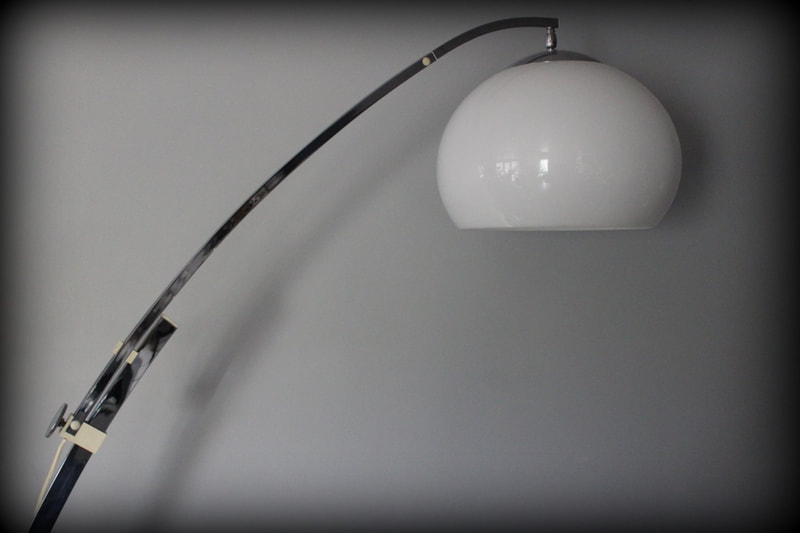 Witte vintage design booglamp Goffredo Reggiani