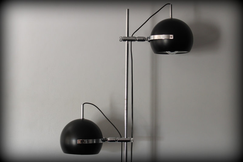 Vintage zwarte design vloerlamp Gepo