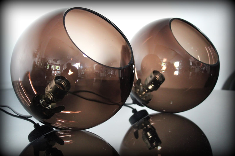 Paar vintage design hanglampen Raak Globe Frank Lightelijn kristalglas