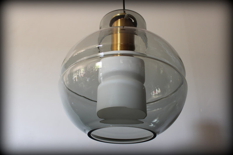 Vintage design hanglamp Raak gefumeerd glaswerk met opaal glazen diffuser 
