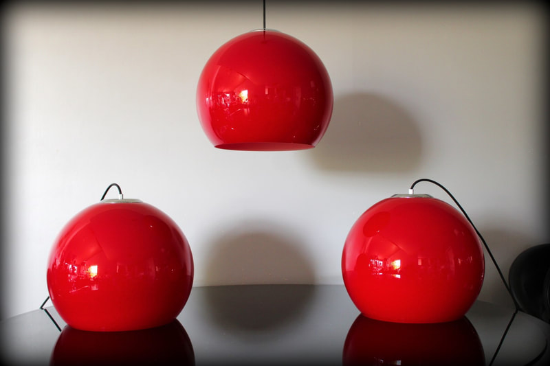 Set van 3 rode opaal glazen XL vintage design hanglampen Peill & Putzler